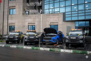 امداد KMC K7 در حاشیه بزرگراه با ایمن‌سازی صحنه و علائم هشدار